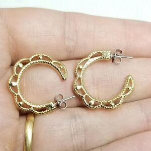 Vintage Scalloped Gold Tone Hoop Earrings, Nice Size 3/4 Inch, 80s 90s Estate